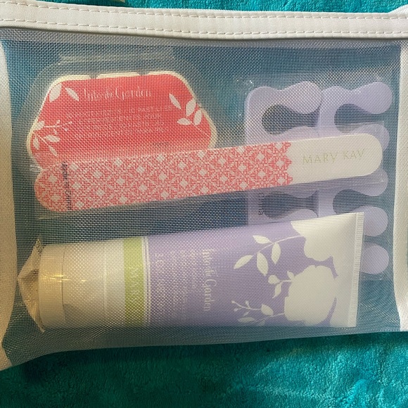 Mary Kay into the garden pedicure set - Picture 2 of 2